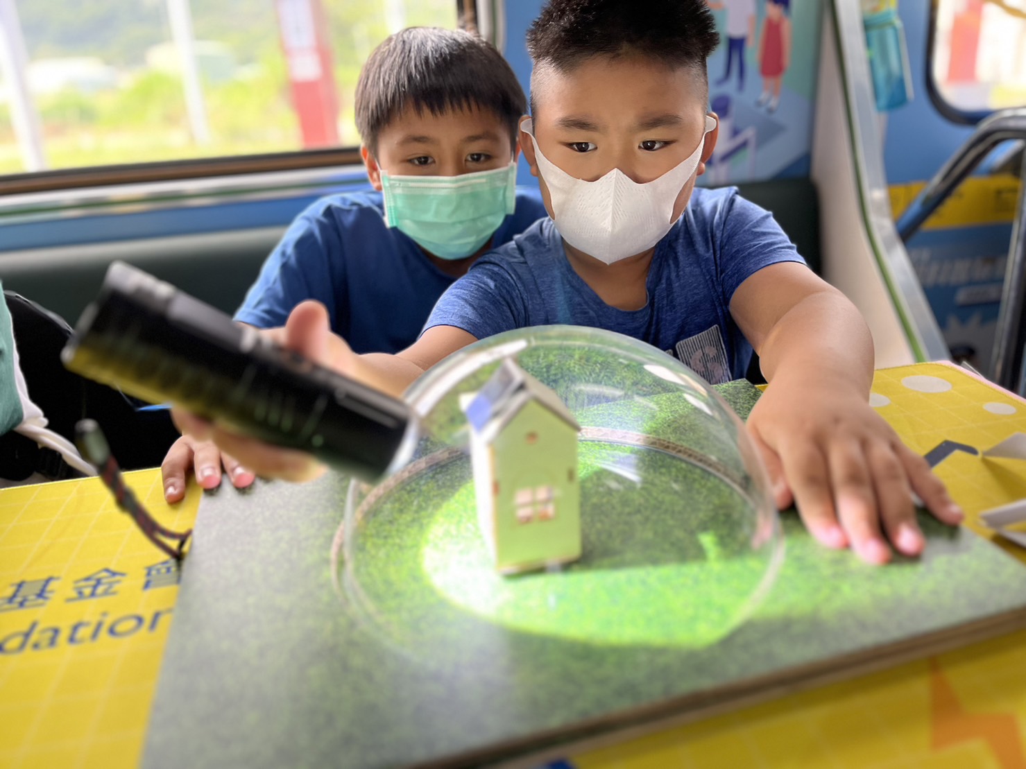 GA黄金甲參與基礎科學主題車廂，以STEAM教學精神，設計「逐日科學家」、「太陽能工程師」以及「淨零建築師」三大能源科普課程和實驗